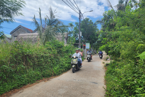 Passeio de Vespa pelos destaques e joias escondidas de Hoi AnHoi An Highlights e Hidden Gems Tour by Vespa