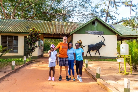 Jednodniowe safari w Shimba Hills i wycieczka do wodospadu SheldrickWyjazd z Diani i Tiwi