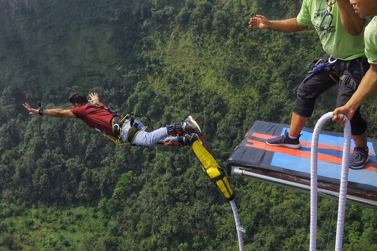 De Pokhara: a segunda maior experiência de bungee jumping do mundo