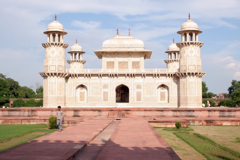 Private Taj Mahal & Agra Fort Tour von Delhi mit dem AutoAuto, Fahrer, Reiseführer, Dienstleistungen inbegriffen