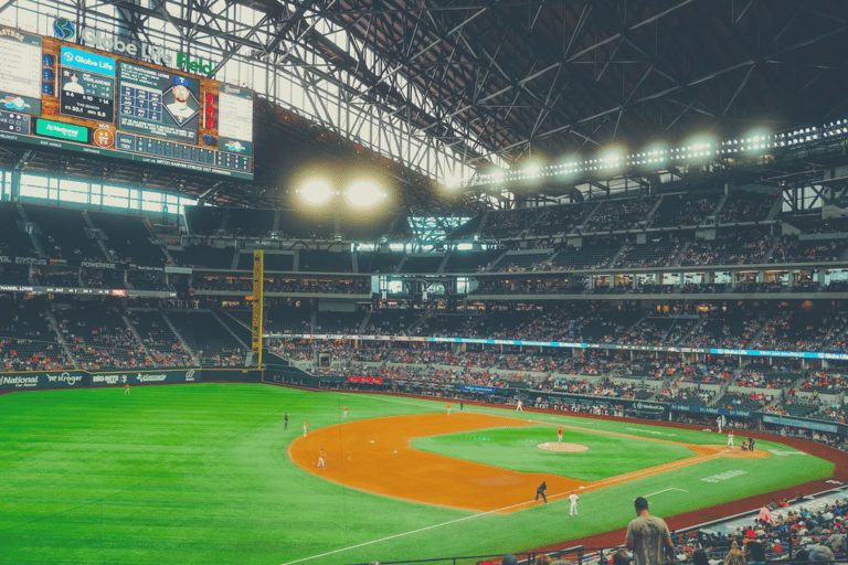 Dallas: Texas Rangers-honkbalwedstrijd op Globe Life FieldPremium zitplaatsen