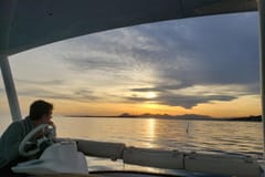 Private Katamaranfahrt in der Bucht von Juan les Pins bei Sonnenuntergang