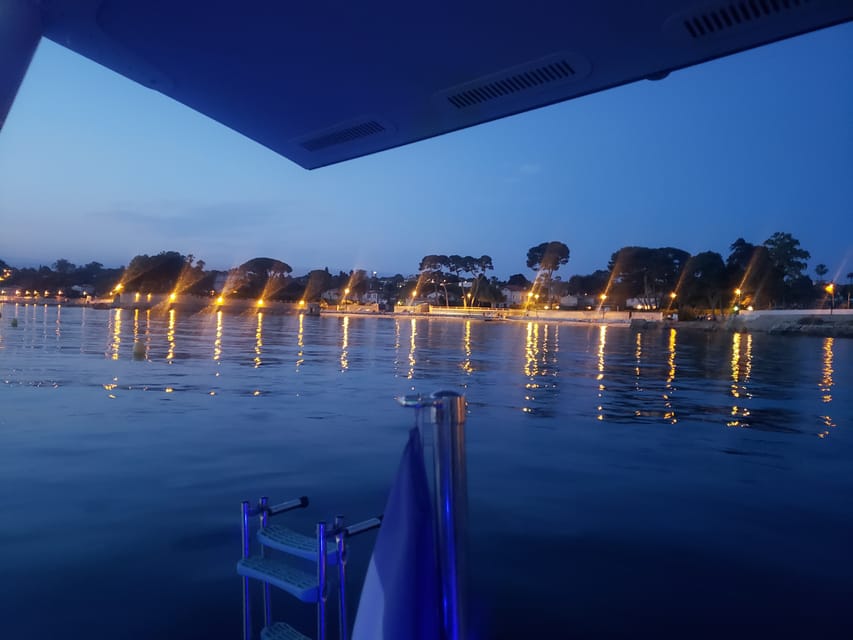 Private catamaran trip in the Bay of Juan les Pins at sunset - Housity
