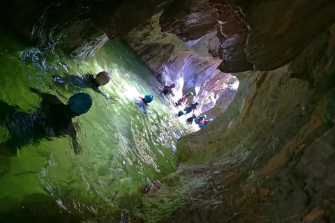 Marbella : Tour de canyoning pour débutants avec équipement de sécurité