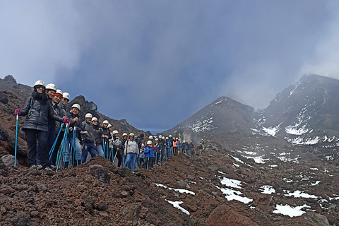 Etna: Krater Centralny (3340 m n.p.m.) z kolejką linową i jeepemEtna: wycieczka do krateru centralnego (3340)