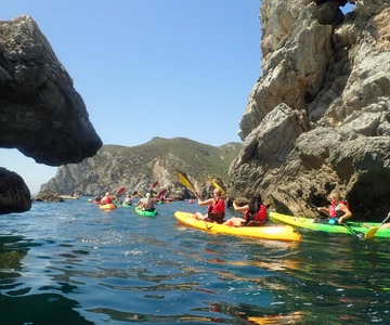 Lisbon: Sesimbra Kayak Discovery Experience