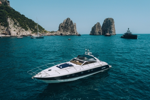 Capri: Tour auf der Yacht und Besuch der Grotte
