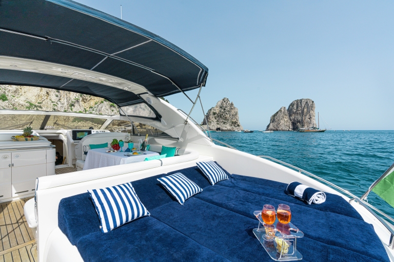 Capri: Tour auf der Yacht und Besuch der Grotte