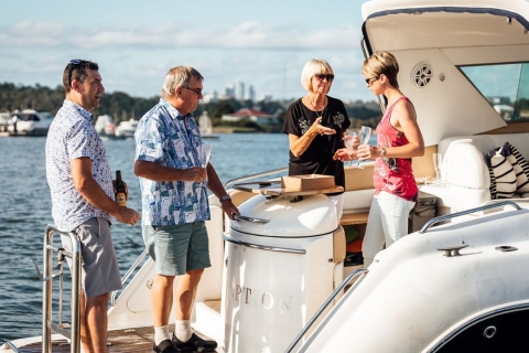 Sydney : Croisière privée au coucher du soleil avec vin pour 12 personnes maximumCroisière privée de luxe au coucher du soleil pour 12 personnes maximum