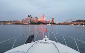 Pittsburgh: Yacht River Cruise