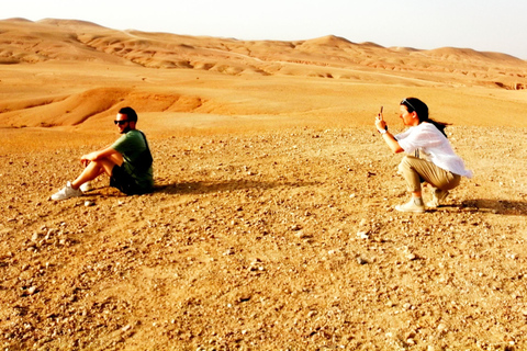 Cena magica e giro in cammello nel deserto di AgafaySpettacolo con cena magica e giro in cammello nel deserto di Agafay