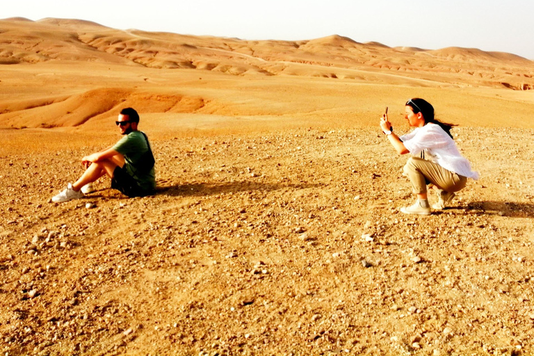 Cena-espectáculo mágica y paseo en camello por el desierto de Agafay