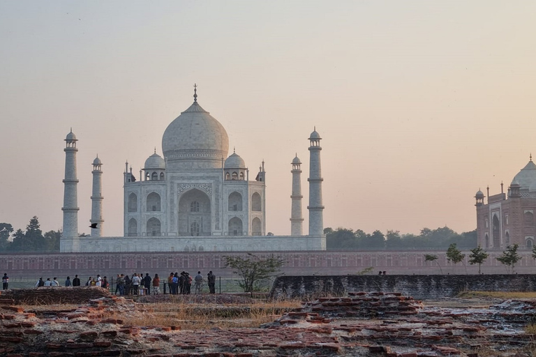 De Delhi: viagem de um dia ao Taj Mahal e Forte de Agra pelo trem GatimanViaje apenas com guia turístico local experiente