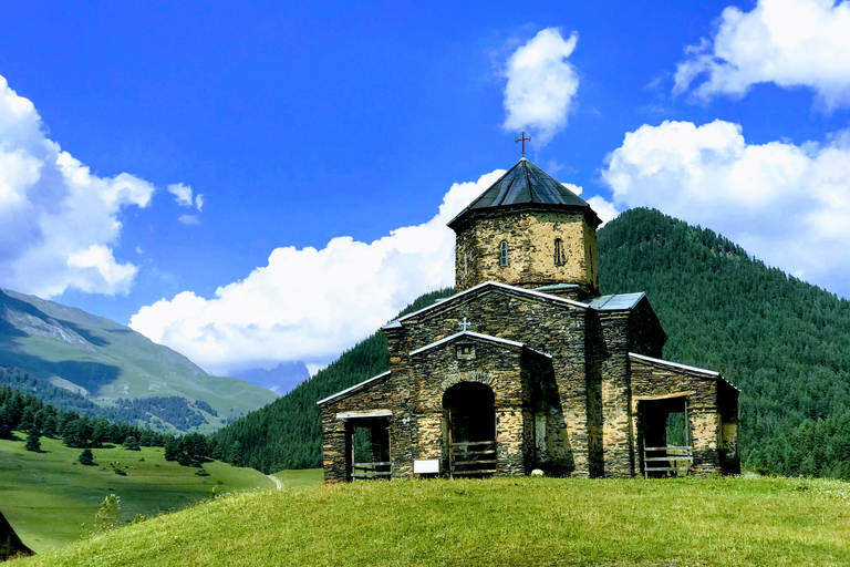 Tusheti Thrill: driedaagse tour met tijdelijke bergontsnapping