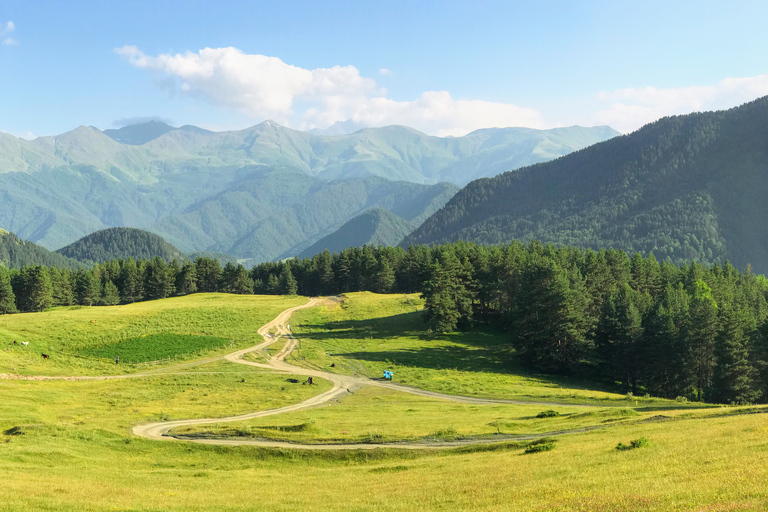 Brivido a Tusheti: Tour di 3 giorni con fuga in montagna a tempo limitatoTusheti Thrill: tour di 3 giorni di Mountain Escape a tempo limitato