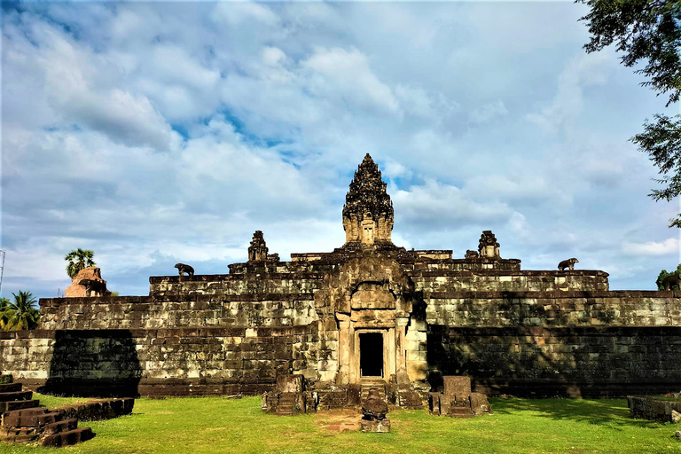 Joint Small Group Tour From Siem ReapExplore Angkor Temples with watch sunset