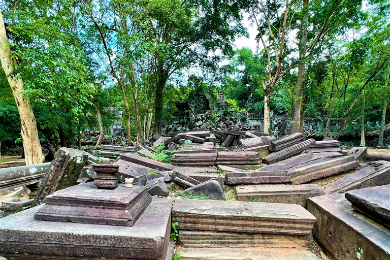 Joint Small Group Tour From Siem ReapExplore Angkor Temples with watch sunset