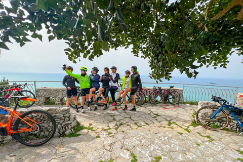 Amalfiküste: E-Bike-Tour von Sorrento nach PositanoPositano Küste