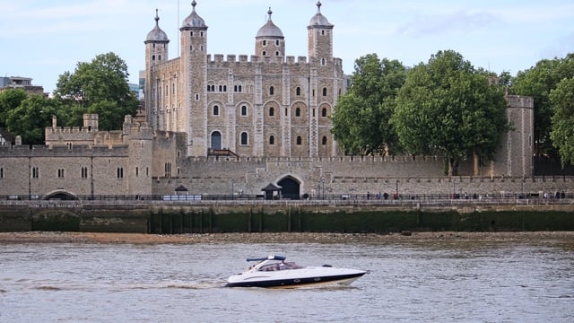 Londra: noleggio di uno yacht privato di lusso di 2 ore sul Tamigi