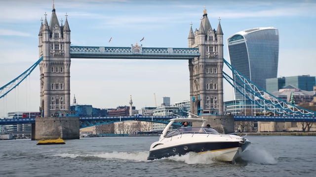 London: 2-stündige private Luxus-Bootsfahrt auf der Themse / Charter