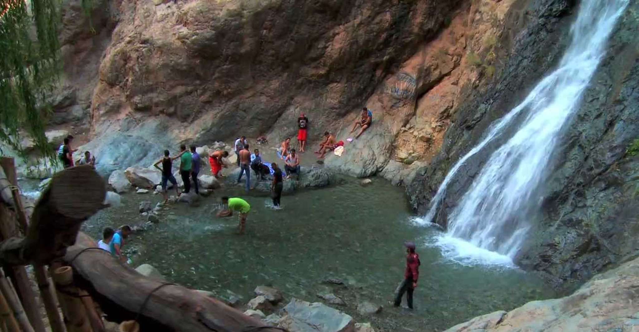 与一群人一起从马拉凯到我们河谷的日间旅行 - Hizvo