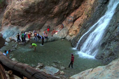 Excursion d'une journée dans la vallée de l'ourika à partir de marrakech avec un groupe