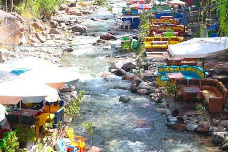 Excursion d'une journée dans la vallée de l'ourika à partir de marrakech avec un groupe