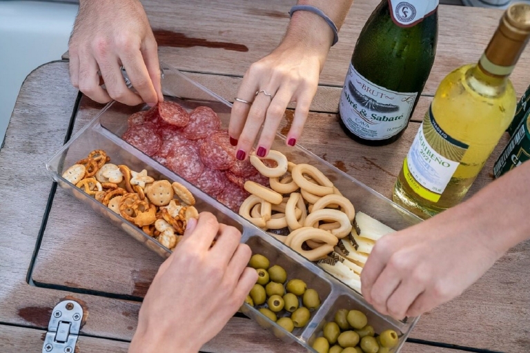 Barcelona: Luxuriöser Segeltörn mit Getränken & SnacksBarcelona: Luxuriöser Segeltörn an der Küste mit Getränken und Snacks