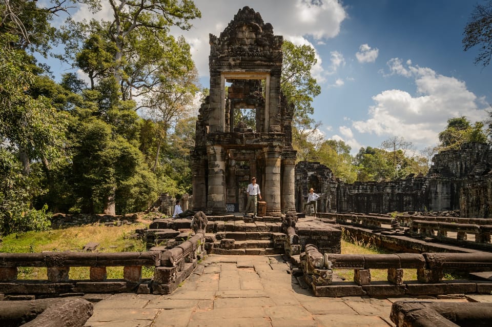 Trekking, Hiking to Kbal Spean and Banteay Srei Private Tour - Hizvo