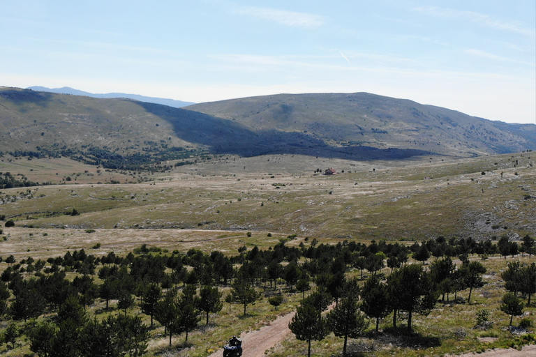 Au départ de Split : Excursion en quad dans le parc naturel de Dinara avec déjeunerVisite guidée sur des quads flambant neufs