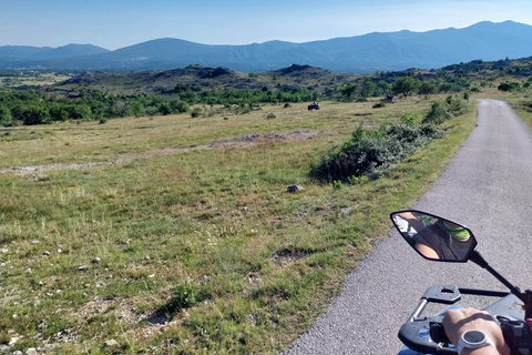 Au départ de Split : Excursion en quad dans le parc naturel de Dinara avec déjeunerVisite guidée sur des quads flambant neufs