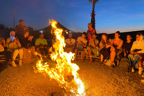 Cena-espectáculo mágica y paseo en camello por el desierto de Agafay