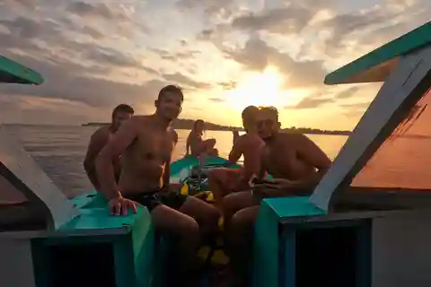 From Gili Trawangan: Small Group Sunset Snorkeling Tour
