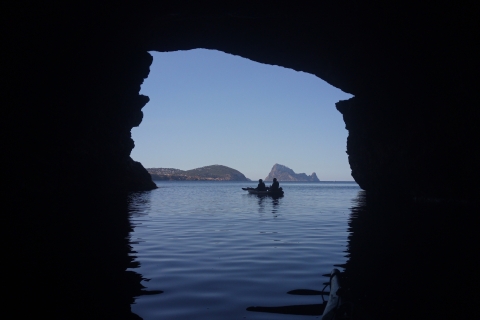 Ibiza: Kayak de mar y snorkel en Cala CodolarSesión matinal de Kayak y Snorkel