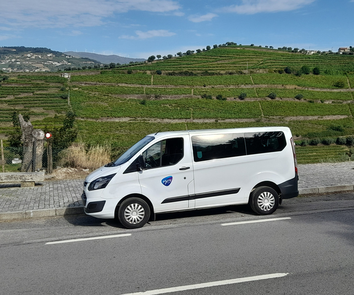 Transfer privado do Vale do Douro para o Algarve em Minibus