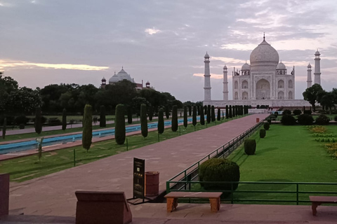 Niski koszt: jeden dzień Delhi -Agra (Taj Mahal) -Delhi Tour samochodem