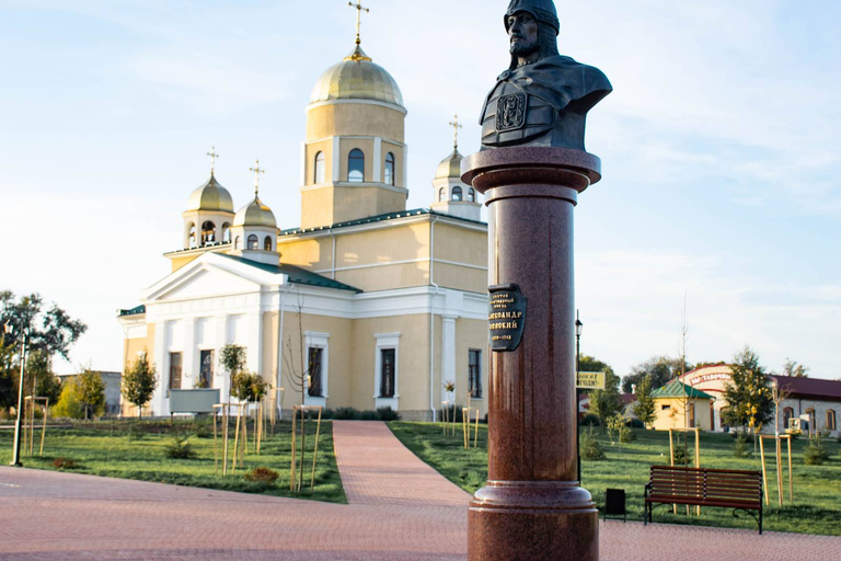 Chisinau:Transnistrien Sowjetische Ära& Schloss Mimi Weingut mit dem AutoVon Chisinau:Transnistrien und Weingut Schloss Mimi mit dem Auto