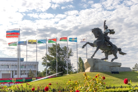 Chisinau:Transnistrien Sowjetische Ära& Schloss Mimi Weingut mit dem AutoVon Chisinau:Transnistrien und Weingut Schloss Mimi mit dem Auto
