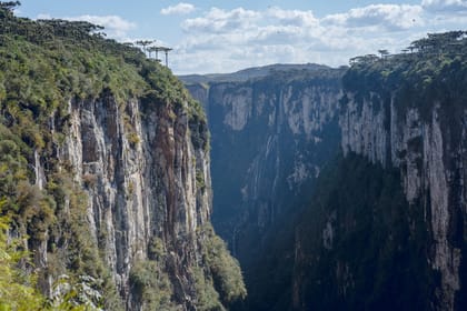 Visit the canyons in south of Brazil on a 2 days tour - Housity