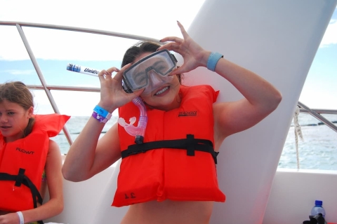 Le bonheur en catamaran privé : Plongée en apnée, boissons, piscine naturelle