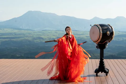 Teatro ao ar livre "Tao-no-Oka" Atuação ao vivo do Drum TAO