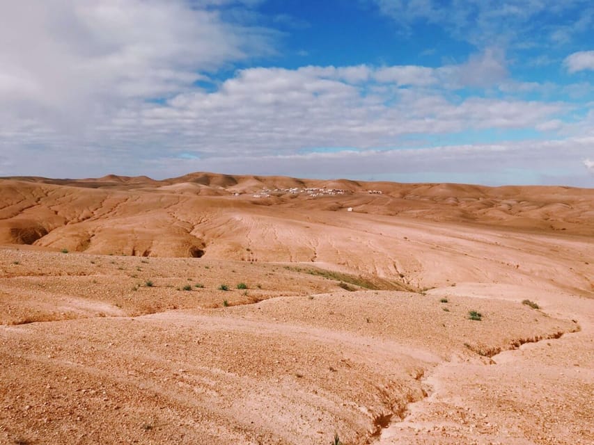 Cena romántica y paseo en camello por el desierto de Agafay GetYourGuide