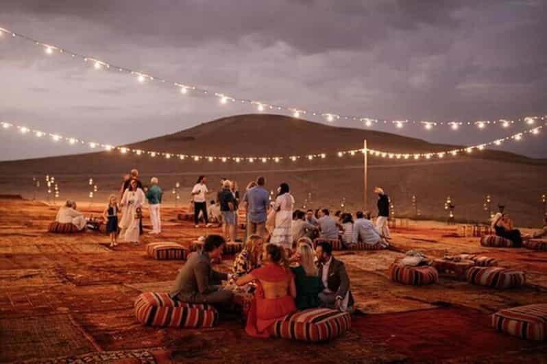 Dîner romantique et promenade à dos de chameau dans le désert d'Agafay - dromadaire