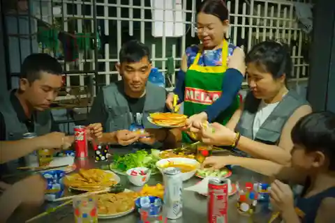 Hoi An: Visita nocturna cultural gastronómica en Vespa