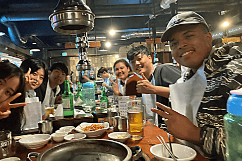 Seoul: Guided City Wall Sunset Hike with Korean Dinner