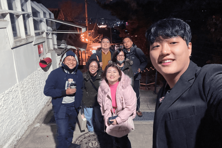 Wandeling bij zonsondergang over de vestingmuur van Seoul en lokale eetervaring