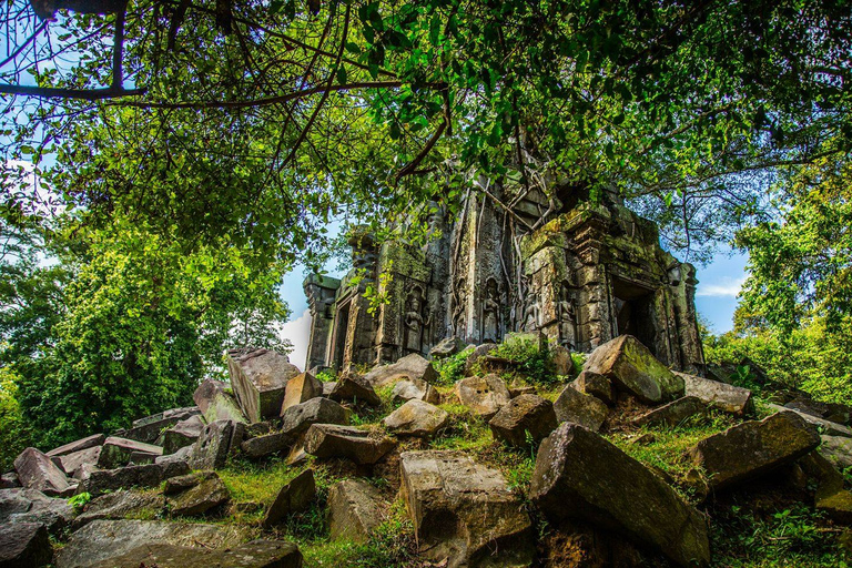 Joint Small Group Tour From Siem ReapExplore Angkor Temples with watch sunset