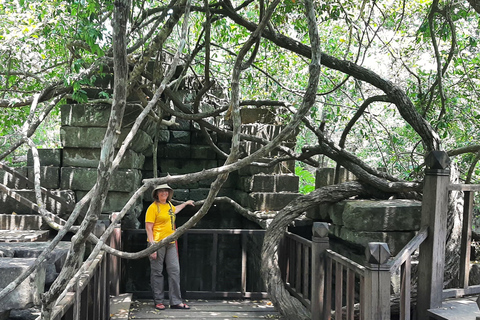 Joint Small Group Tour From Siem ReapExplore Angkor Temples with watch sunset