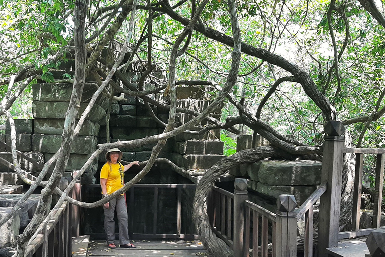 Joint Small Group Tour From Siem ReapExplore Angkor Temples with watch sunset