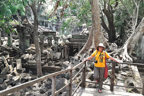 Joint Small Group Tour From Siem ReapExplore Angkor Temples with watch sunset